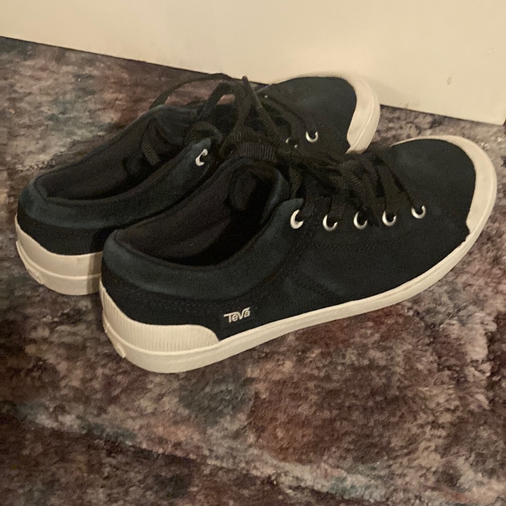 TEVA Freewheel Corduroy women’s black lace up